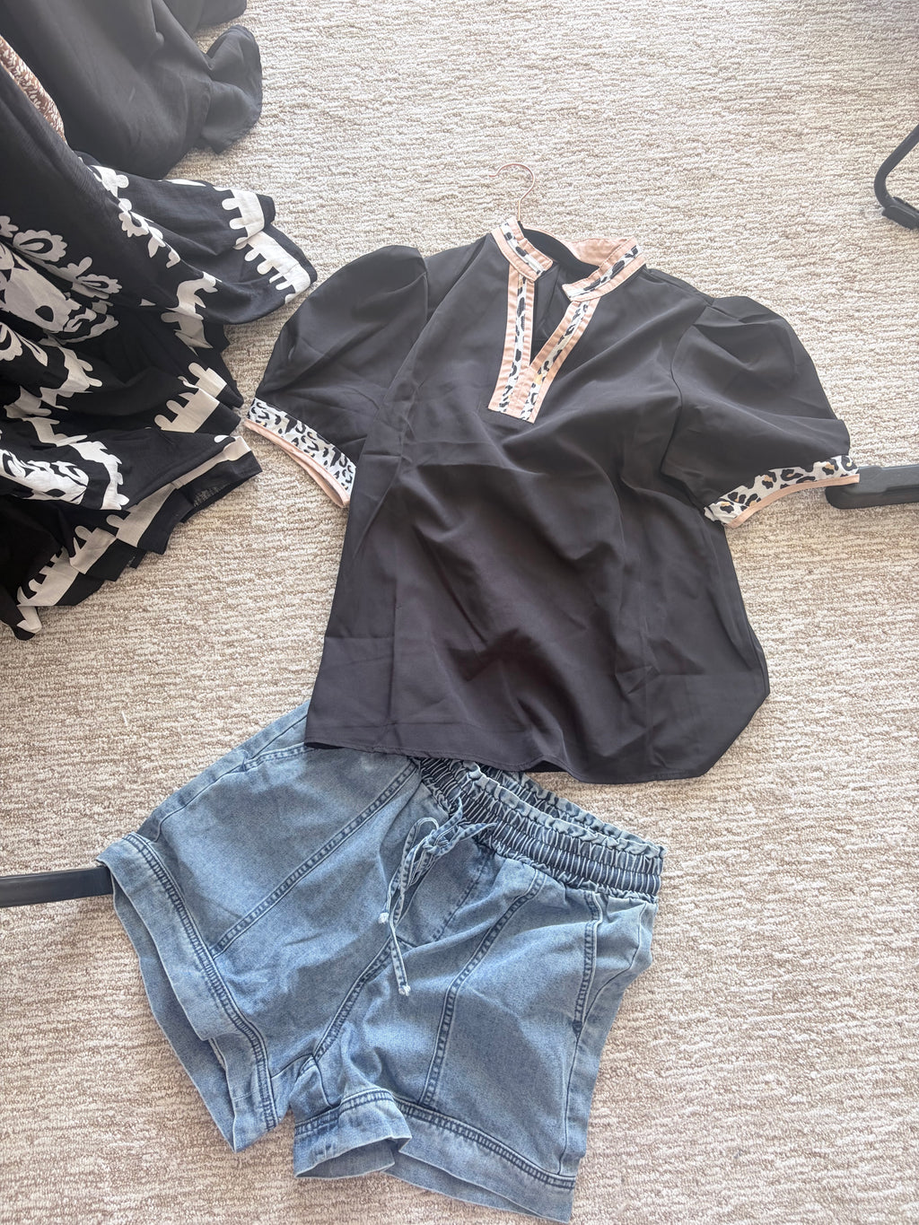 Leopard Trim Puff Sleeve Blouse